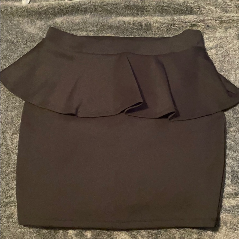 2B Bebe Black peplum skirt